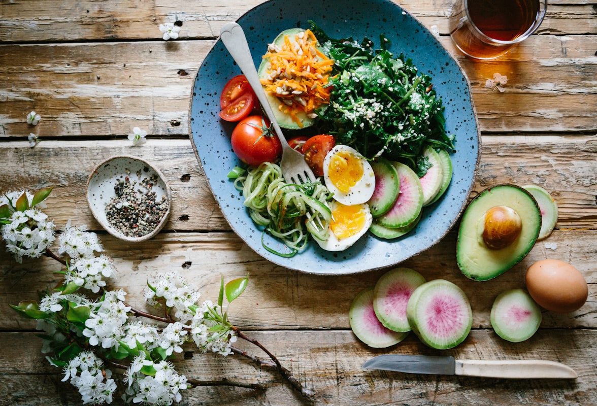 Healthy breakfast plate with whole grains and fruit